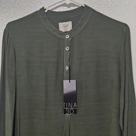 NWT Tina Jo button down raw hem top size medium - Picture 2 of 12